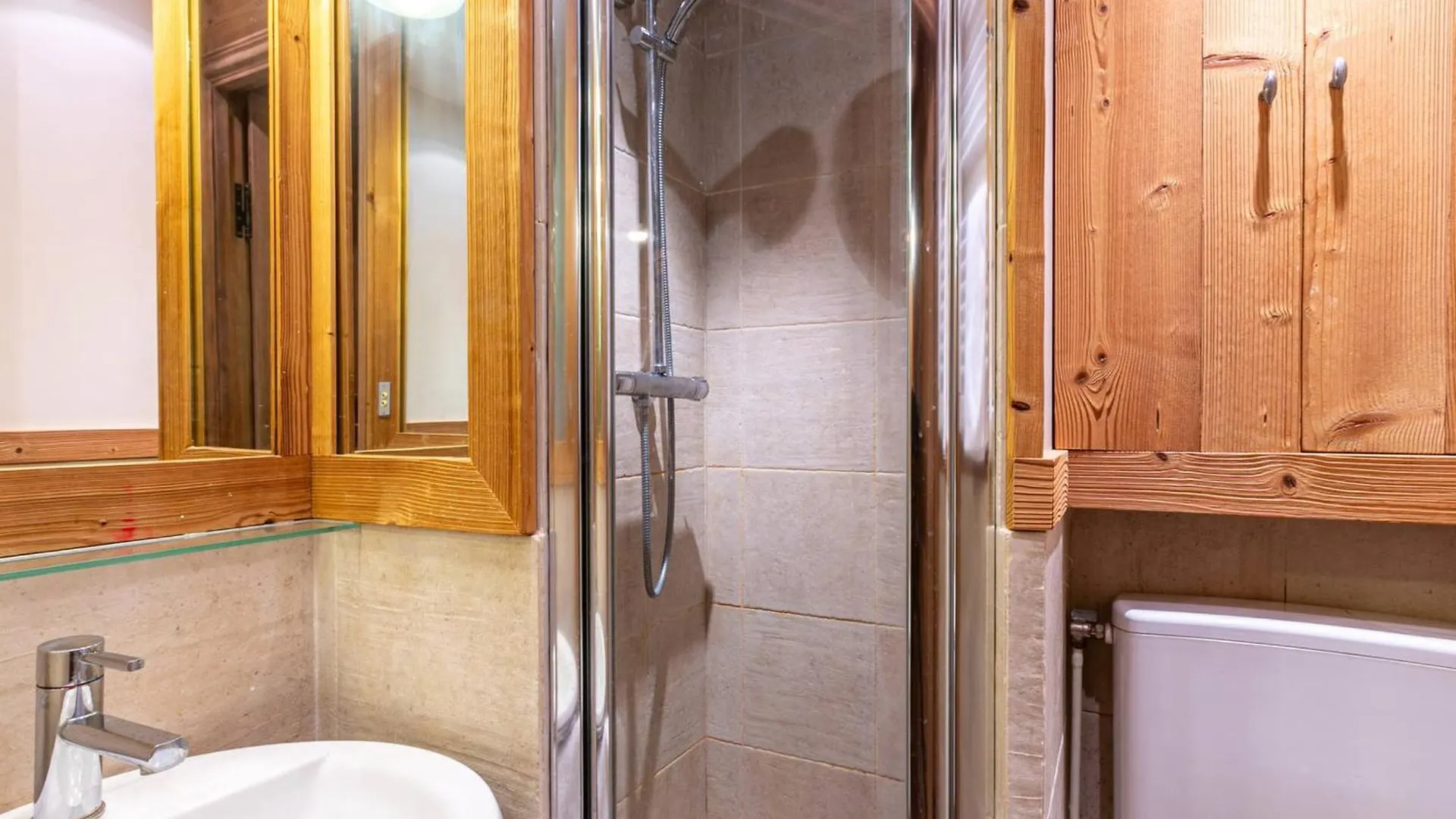 Apartment Duplex Elegant Avec Parking Et Wifi A Val-D'Isere - Fr-1-694-378 France
