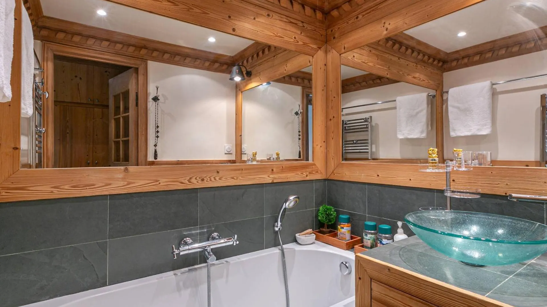 Apartment Duplex Elegant Avec Parking Et Wifi A Val-D'Isere - Fr-1-694-378
